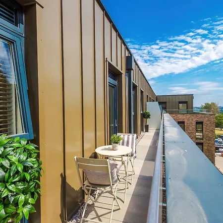 Apartment Luxury 2 Bed Penthouse - Balcony - Free Parking *