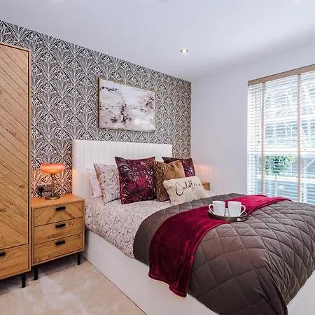 Apartment Luxury 2 Bed Penthouse - Balcony - Free Parking *