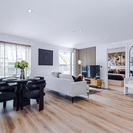 Luxury 2 Bed Penthouse - Balcony - Free Parking Apartment Leeds (West Yorkshire)