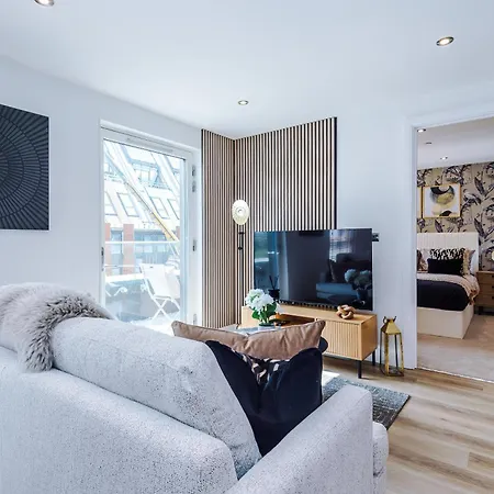 Luxury 2 Bed Penthouse - Balcony - Free Parking Leeds (West Yorkshire)