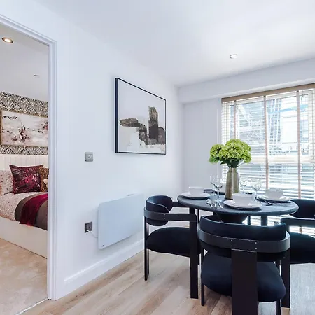 Apartment Luxury 2 Bed Penthouse - Balcony - Free Parking *