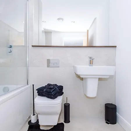 Luxury 2 Bed Penthouse - Balcony - Free Parking Apartment Leeds (West Yorkshire)
