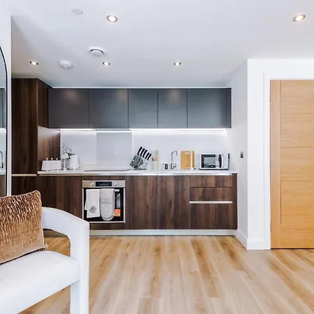 Luxury 2 Bed Penthouse - Balcony - Free Parking Leeds (West Yorkshire)