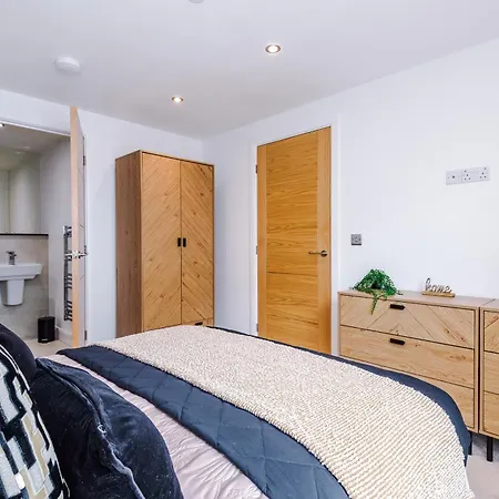 Luxury 2 Bed Penthouse - Balcony - Free Parking Leeds (West Yorkshire)