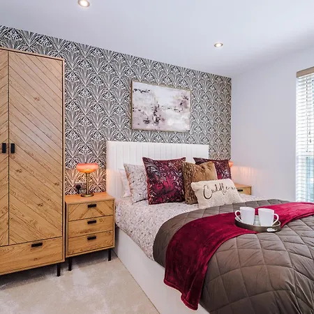 Luxury 2 Bed Penthouse - Balcony - Free Parking * Leeds (West Yorkshire)