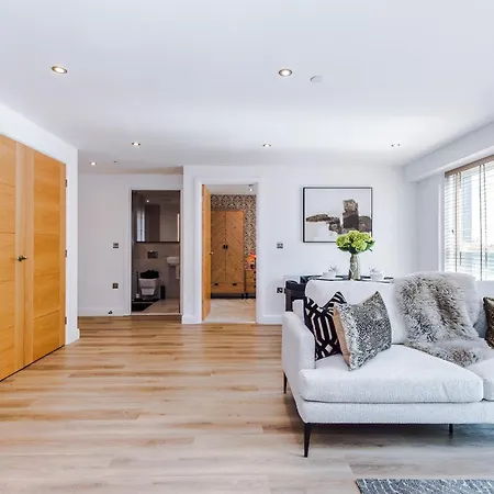 Luxury 2 Bed Penthouse - Balcony - Free Parking Apartment Leeds (West Yorkshire)