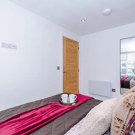 Luxury 2 Bed Penthouse - Balcony - Free Parking Leeds (West Yorkshire)